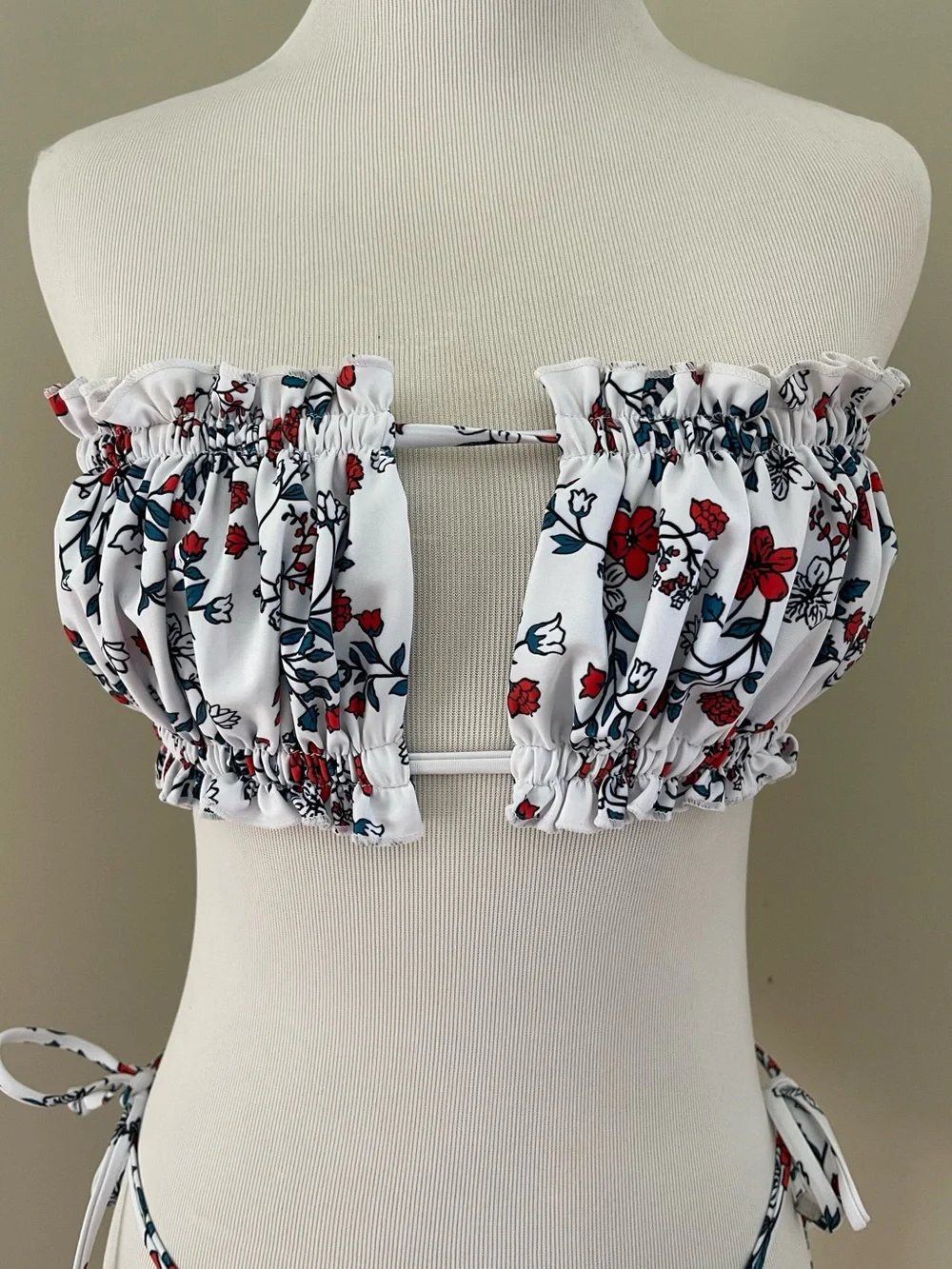 Zaful White Floral Bandeau Bikini with Red & Navy Accents Women’s S - US 4 EU 36